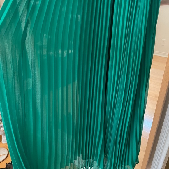 Green, pleated chiffon Victoria’s Secret floor length maxi dress, extra small - Picture 5 of 5